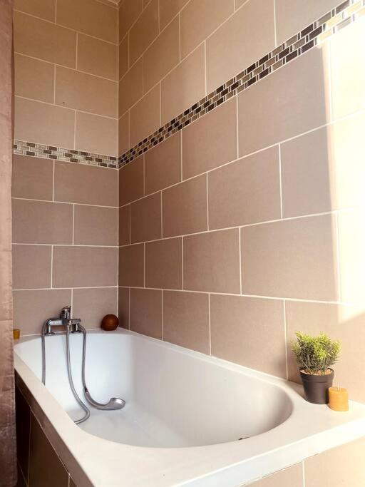 Apartamento Proche Paris-Calme-Wifi-Netflix Villejuif Exterior foto